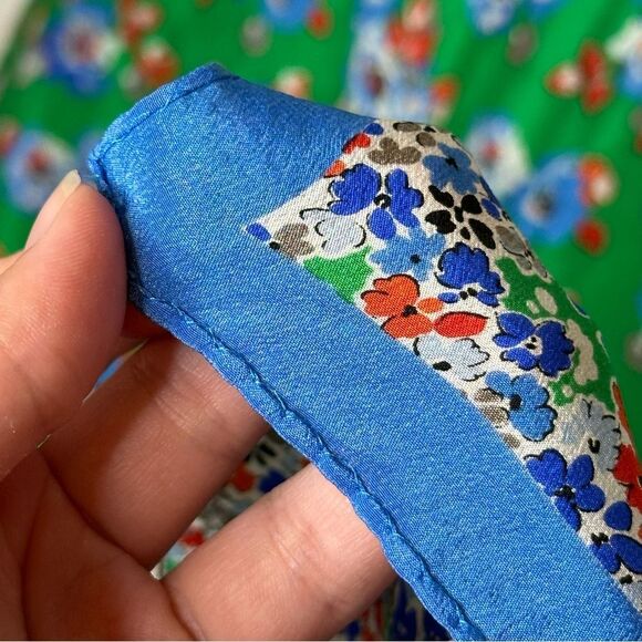 Adrienne Vittadini 100% Silk Kelly Green Blue Floral Scarf OS Bohemian Chic Glam - Picture 4 of 6